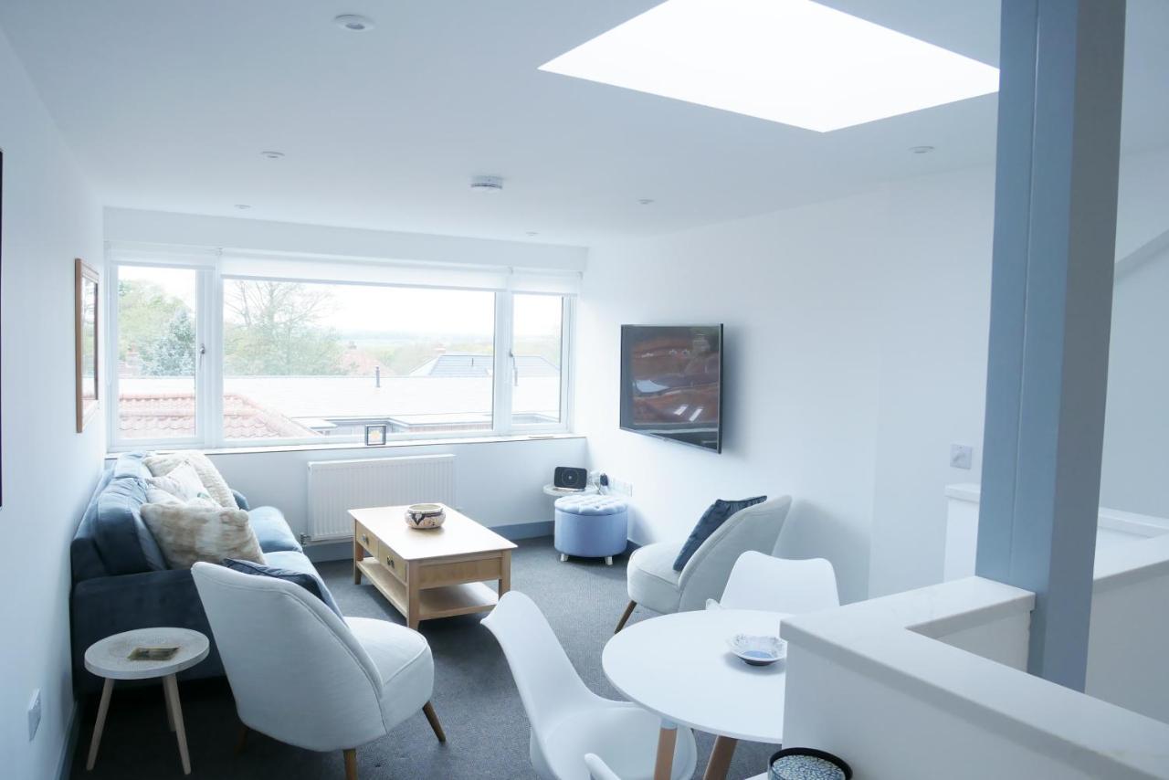 Sunset View, 2 Bedrooms In The Heart Of Holt With Parking Esterno foto