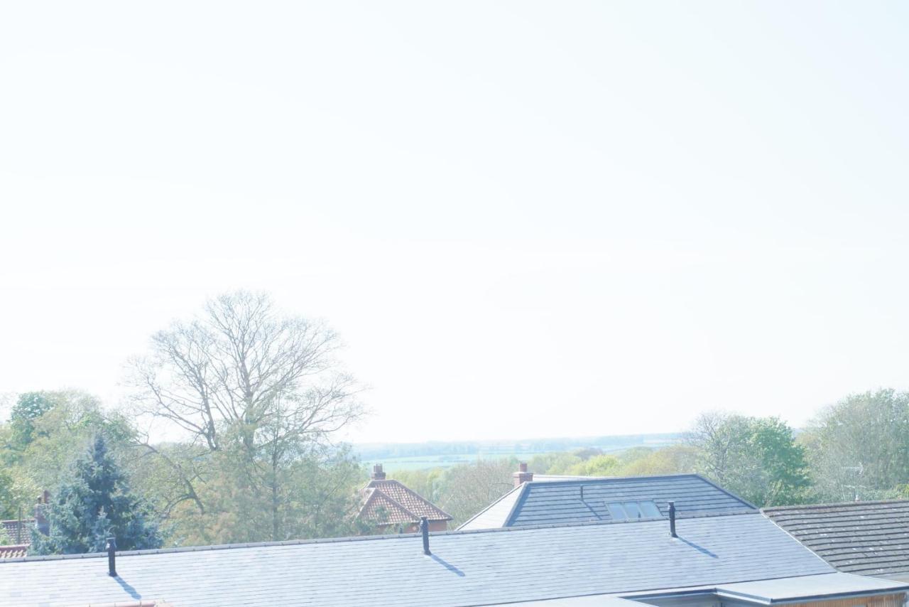 Sunset View, 2 Bedrooms In The Heart Of Holt With Parking Esterno foto