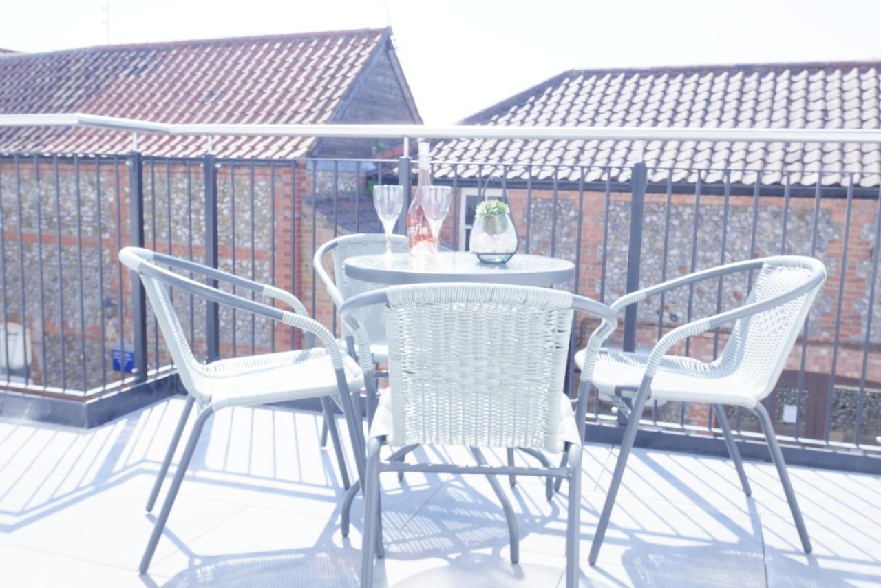 Sunset View, 2 Bedrooms In The Heart Of Holt With Parking Esterno foto