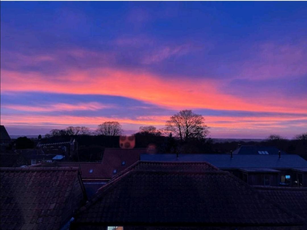 Sunset View, 2 Bedrooms In The Heart Of Holt With Parking Esterno foto